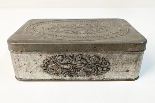 Preview: Alte Blechdose